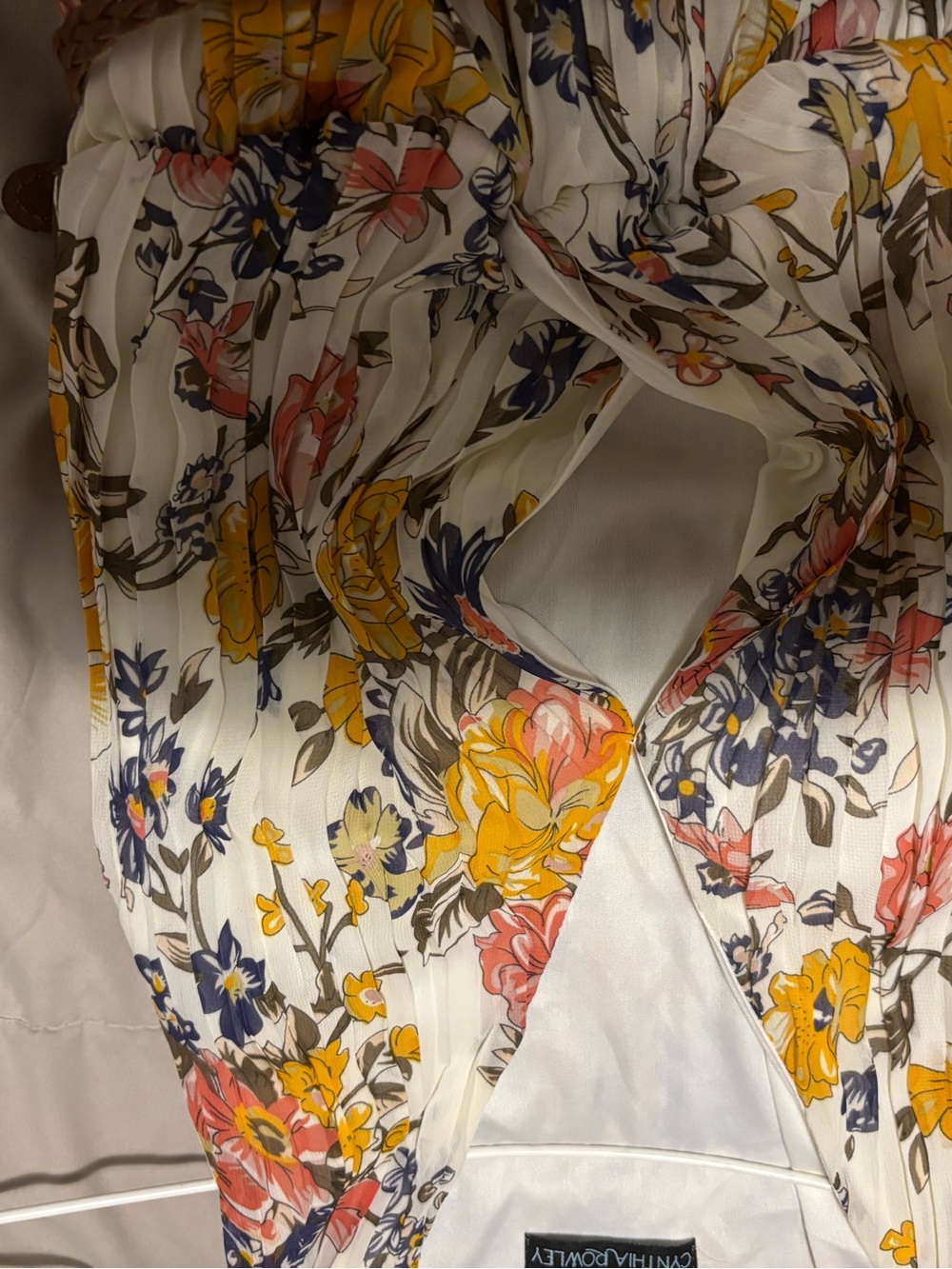 Sleeveless Floral V-Neck Pleated Dress in Cream and Yellow with removable belt - Picture 7 of 11
